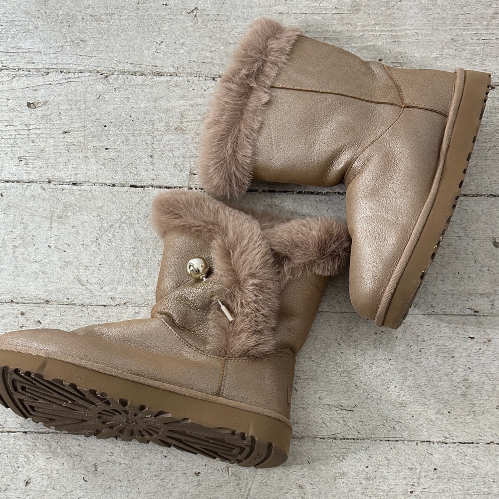 UGG Classic Fluff Pin Antique Pearl Boots Size 9